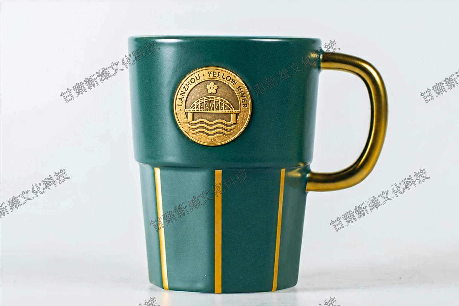 铜牌马克杯 第 2 张图，共 4 张